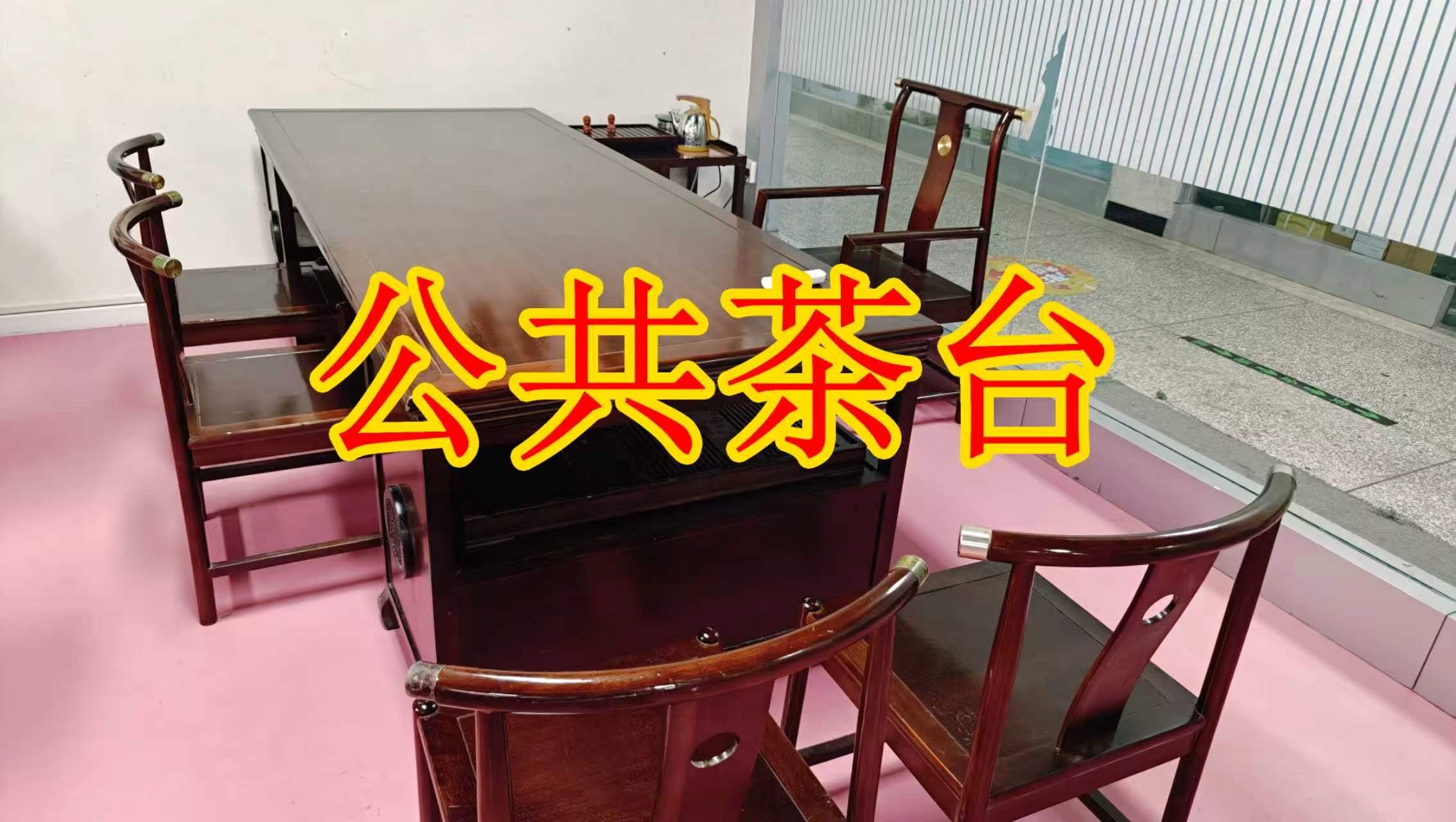 周公路面积灵活：小面积办公室至大面积办公、经营空间均可选择； 部分房源可注册公司，满足企业办公需求； 商铺临街，具备上下水、用电等经营条件； 适合副食品、茶叶、酒水、百货、电商、培训、办公等多种行业。