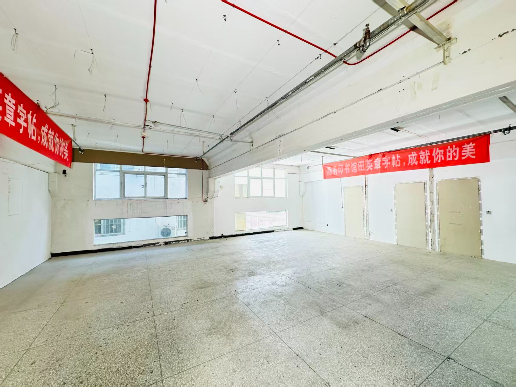 周公路重点吸引人工智能应用、数字经济、电商直播、智能制造服务、软件开发、科技创新企业及创业团队入驻